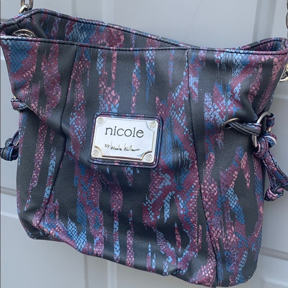 Nicole cross body
